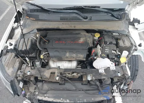 2018 Jeep Compass Latitude 4X4 z USA, uszkodzony, nr VIN 3C4NJDBB3JT126852